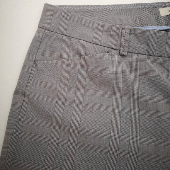 Dockers Ladies Size 12 Grey Plaid Wide Straight Legs Capri Pants - Picture 8 of 15